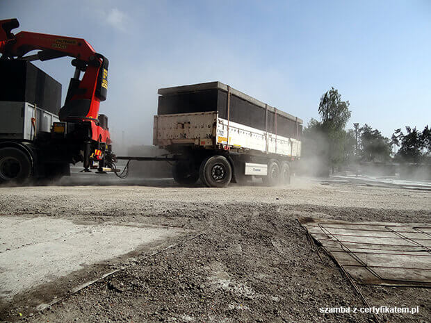 Transport monolitycznych szamb betonowych  w Mirosławcu z gwarancją